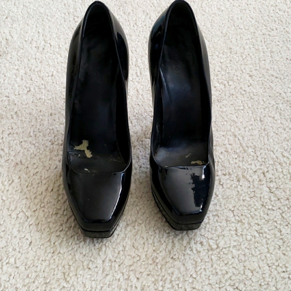 Authentic Gucci black patent heels - 38.5